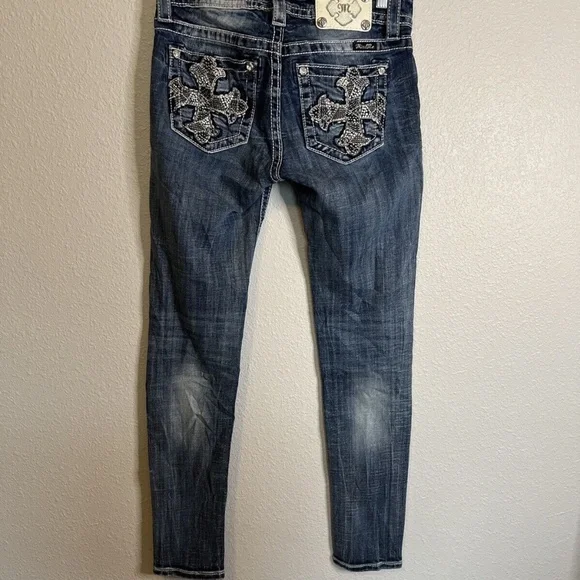 Miss Me Mid Rise Cuffed Skinny Jean Size 27 Rhinestone Cross - Picture 11 of 11